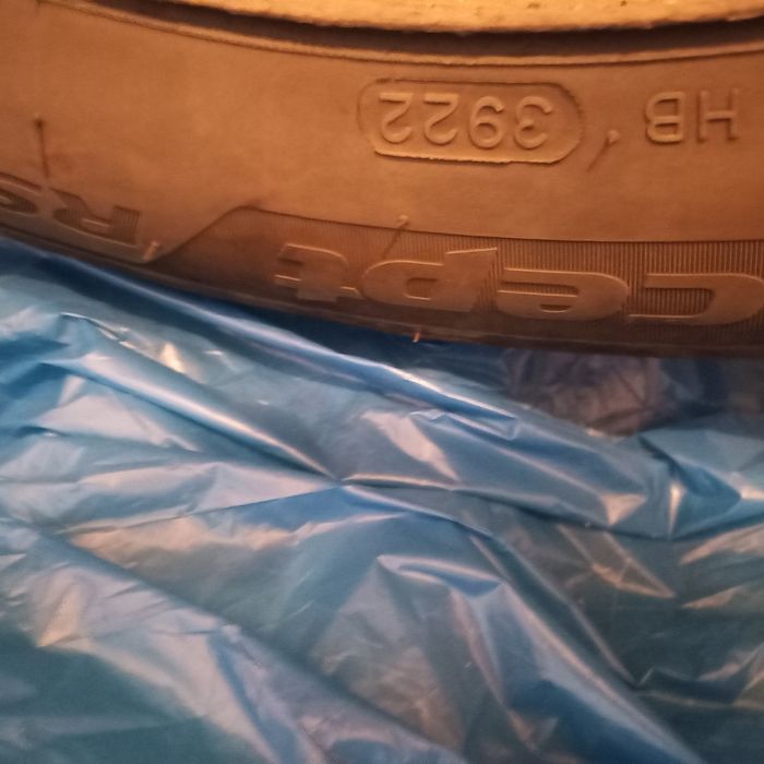 Vând cauciucuri Hankook