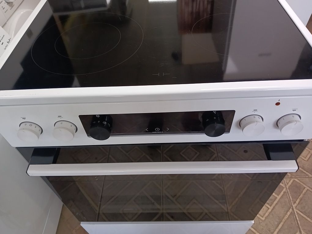 Свободно стояща печка с керамичен плот Gorenje 2 години гаранция!