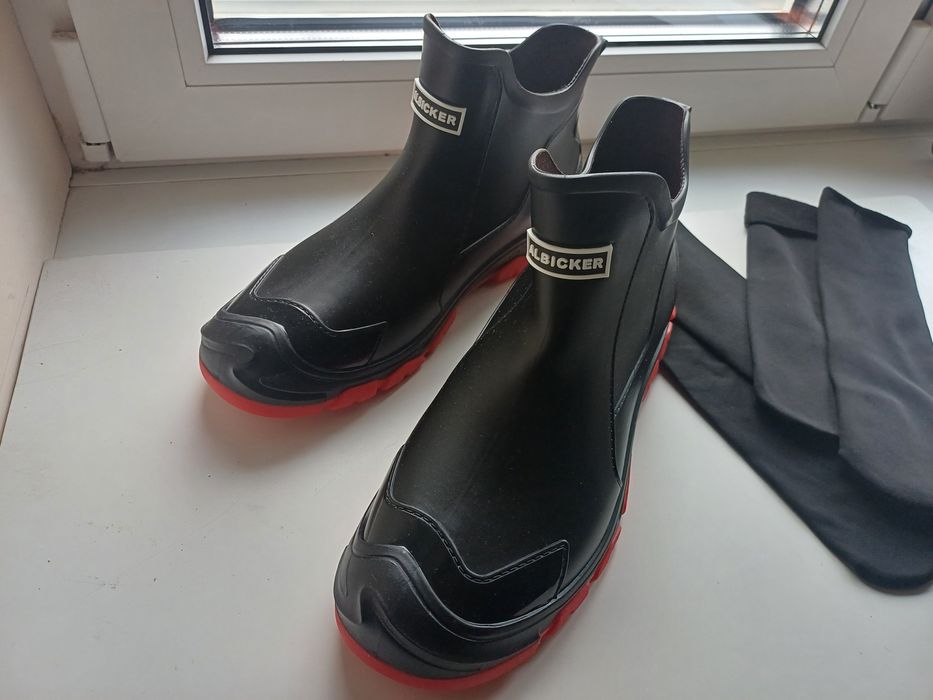 Cizme de ploaie noi, impermeabile.