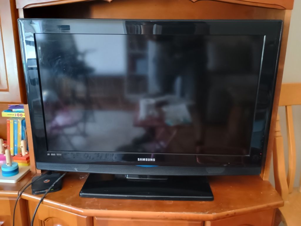 Телевизор Samsung 32"