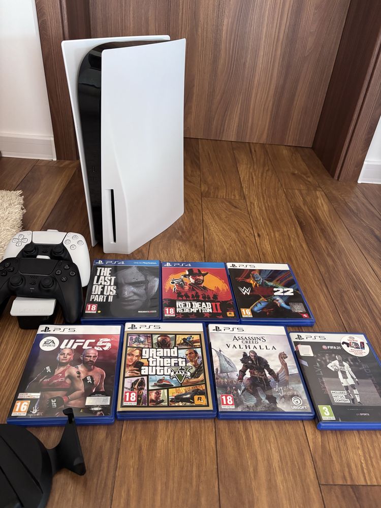 Playstation 5 + игри и два джойстика