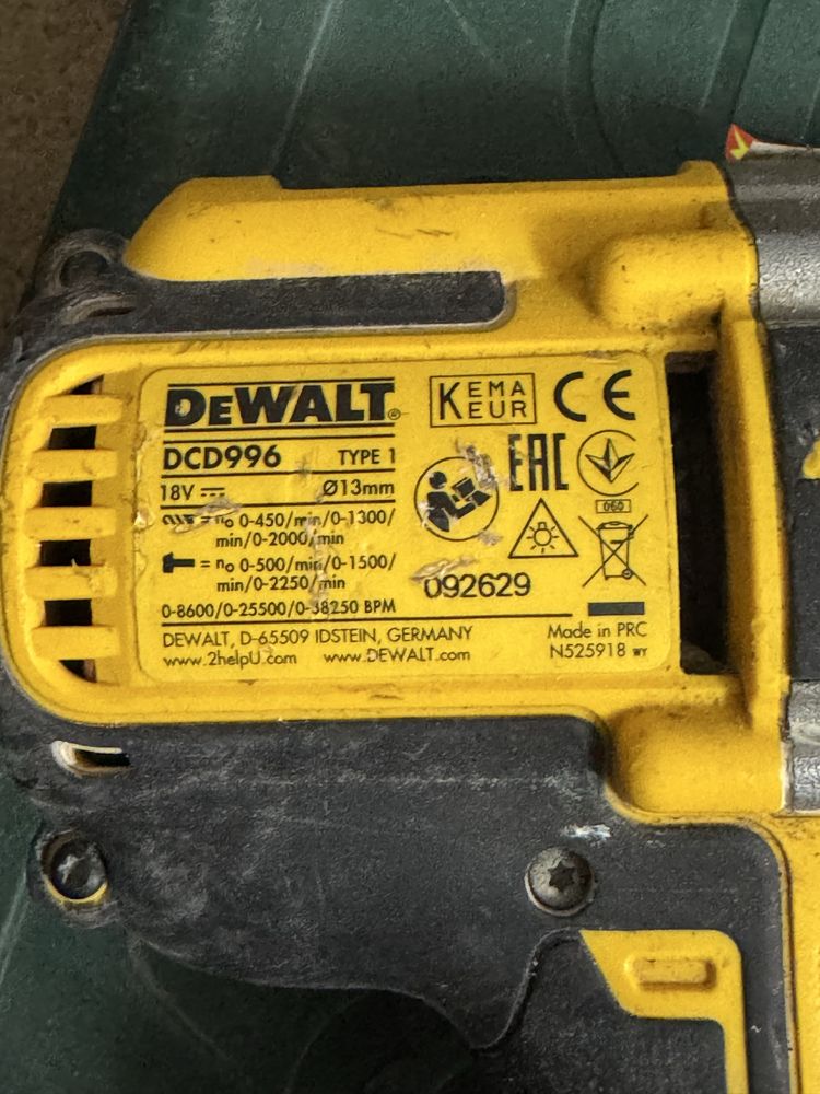 акумулаторен удърен винтоверт безчетков dewalt dcd996