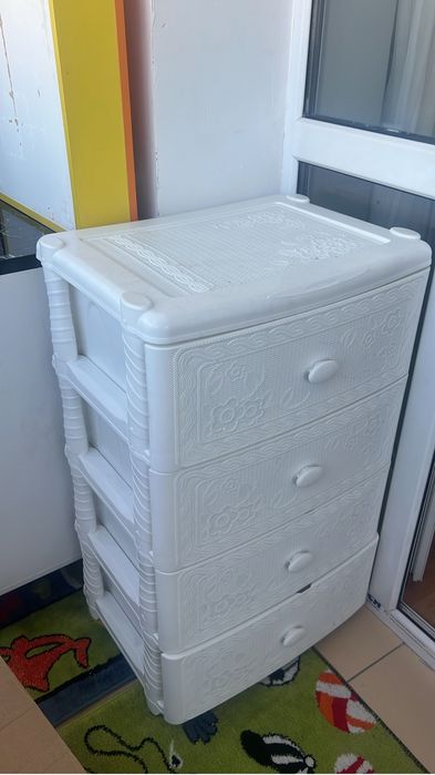 Камод белый с узорами