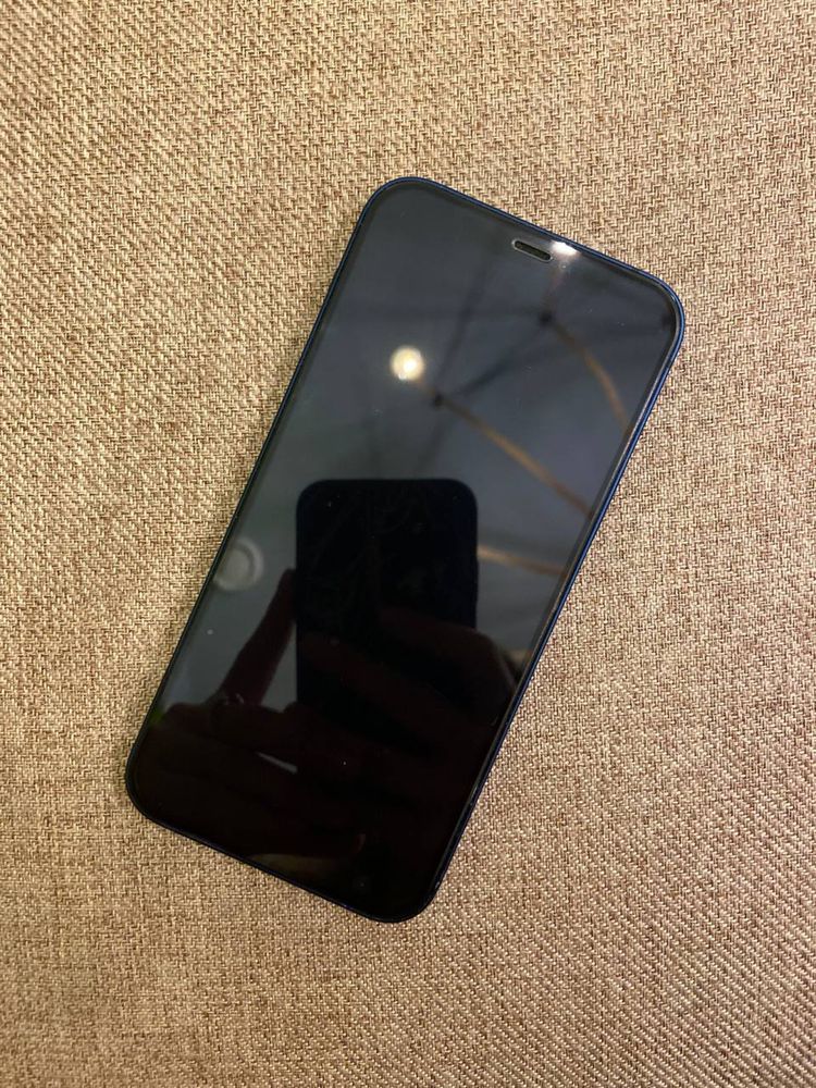 Iphone 12.