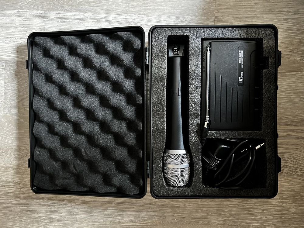 Consola Numark Pro 3 + Statie Microfon + Accesorii