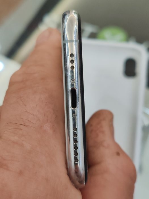 Продавам телефон iphone xs