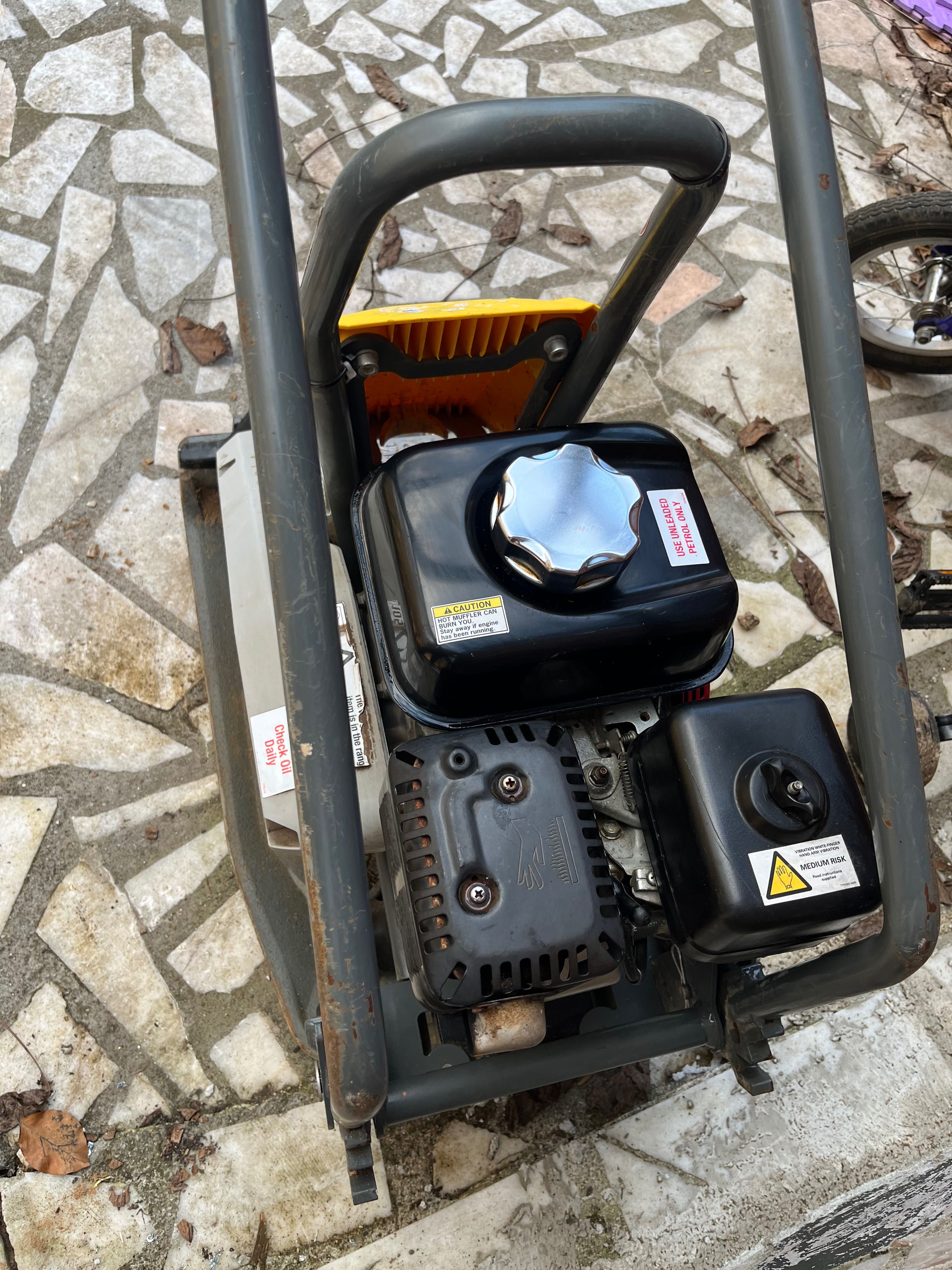 Placa compactoare de închiriat
