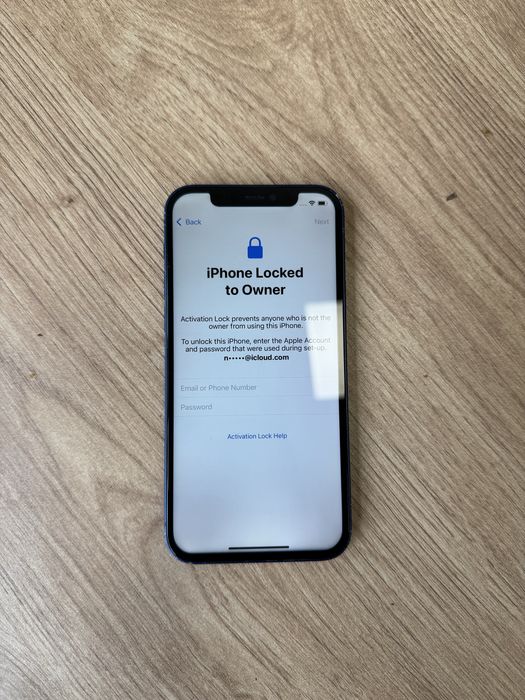 Продавам Iphone 12 icloud