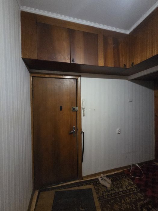 Шкаф в прихожку очень качнственный из дерева
