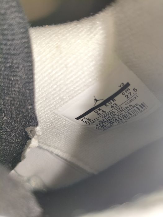 Air Jordan 4 white cement