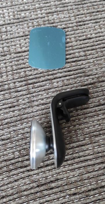 Магнитна стойка за кола