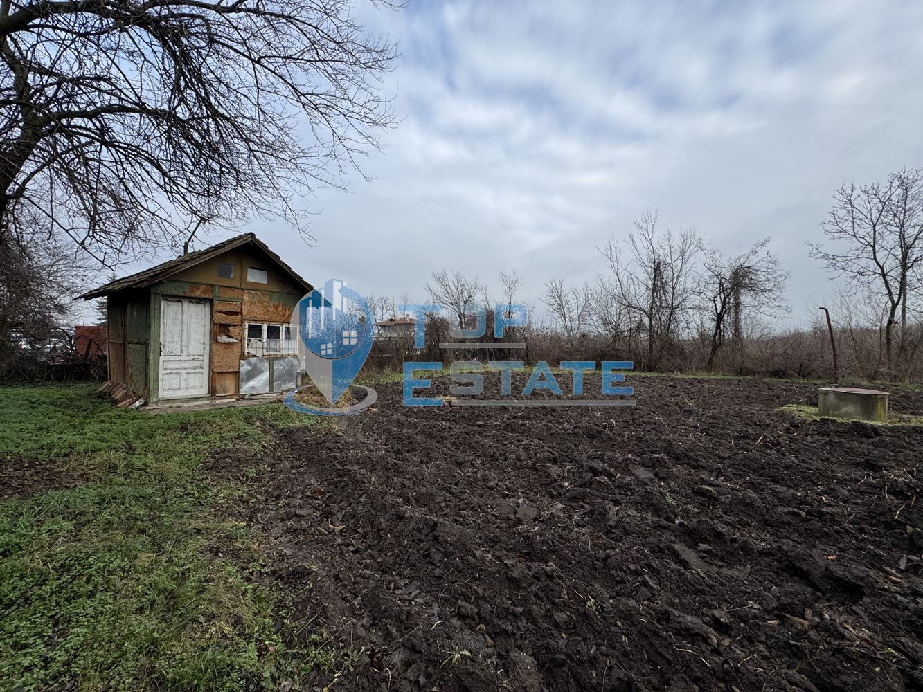 Парцел с кладенец и електричество в регулацията на с. Самоводене, обл