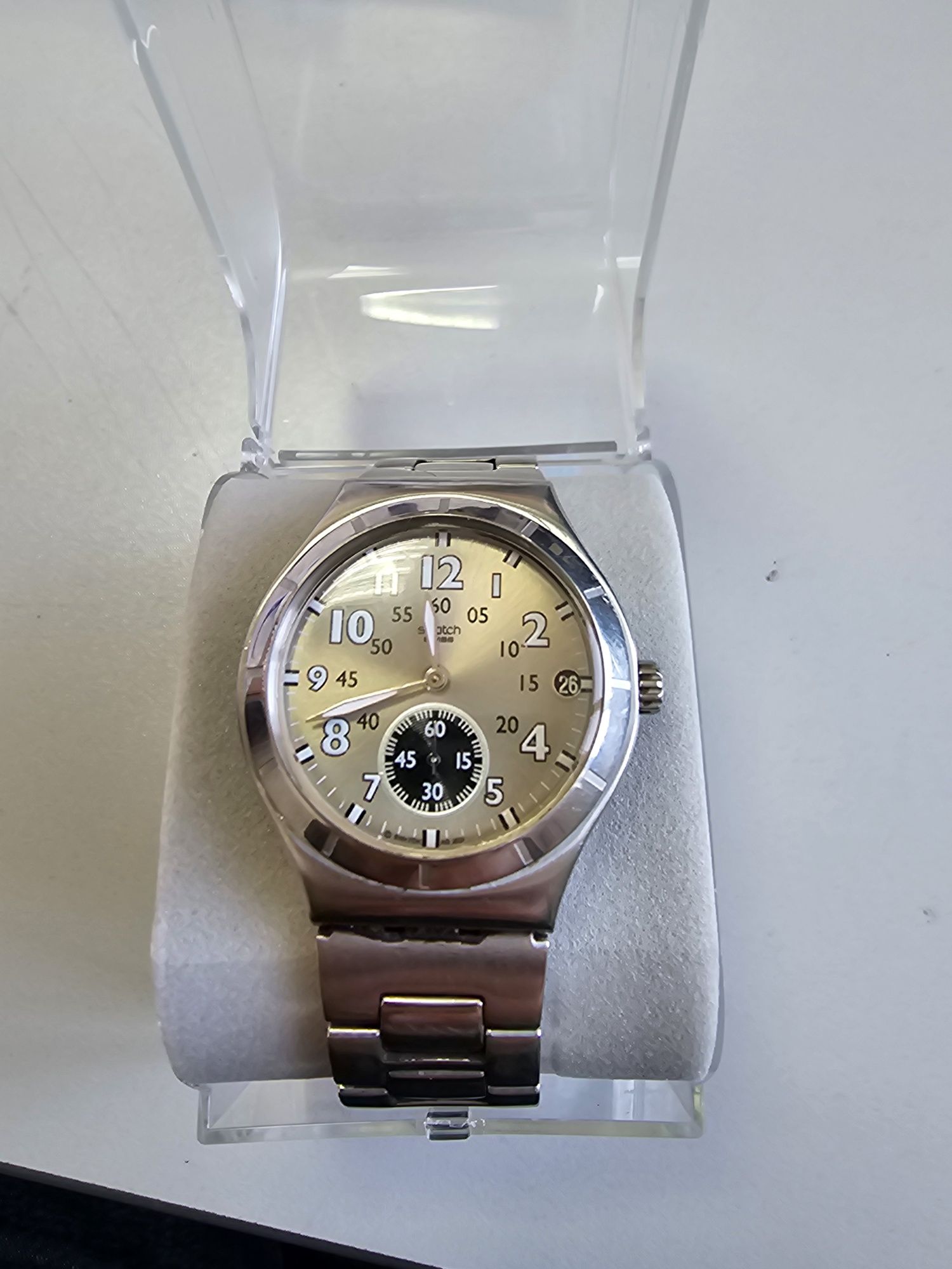 Часы кварцевые Swatch