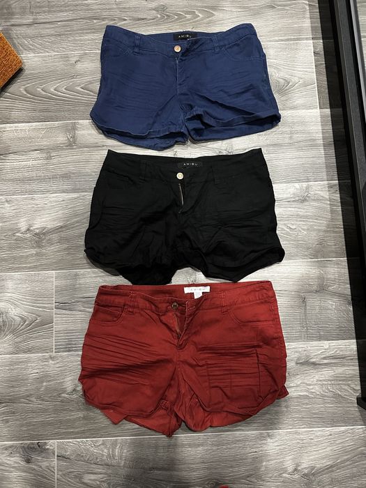 De vanzare pantaloni scurti