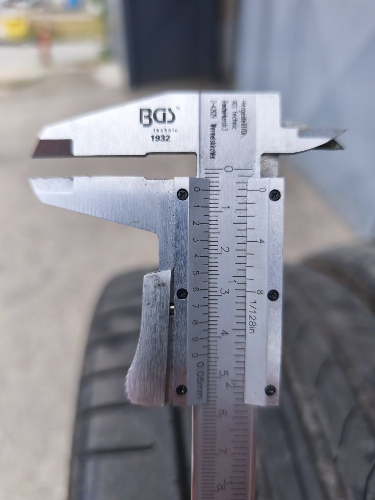 Летни гуми 235/45/17 2бр. Continental и 2бр. Dunlop