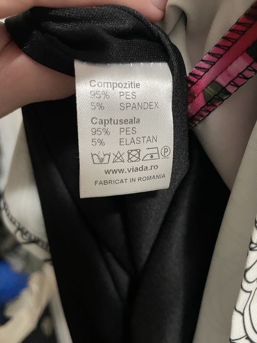Rochie cu flori pentru ocazii speciale
