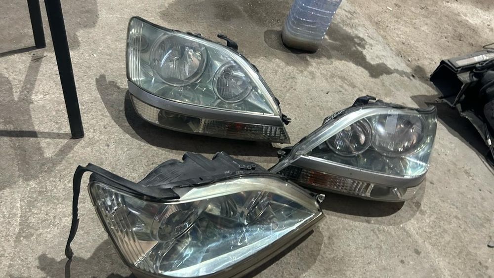 Передние фары Lexus RX 300