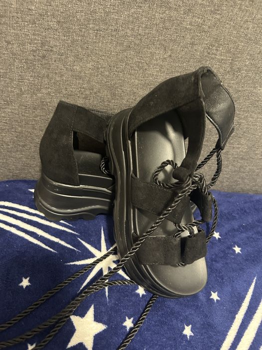 Sandale dama inalte .