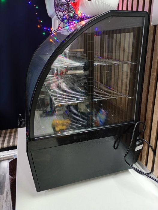 Vând vitrina rece noua Metro