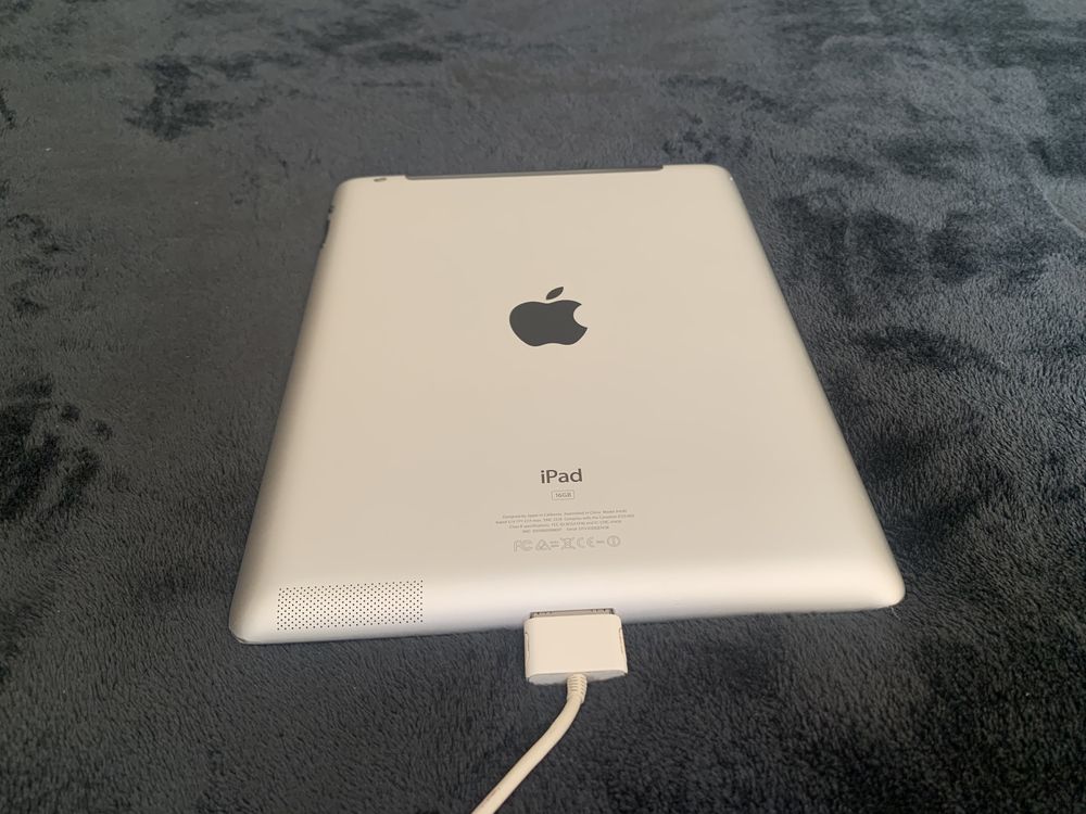 iPad 16GB white-таблет