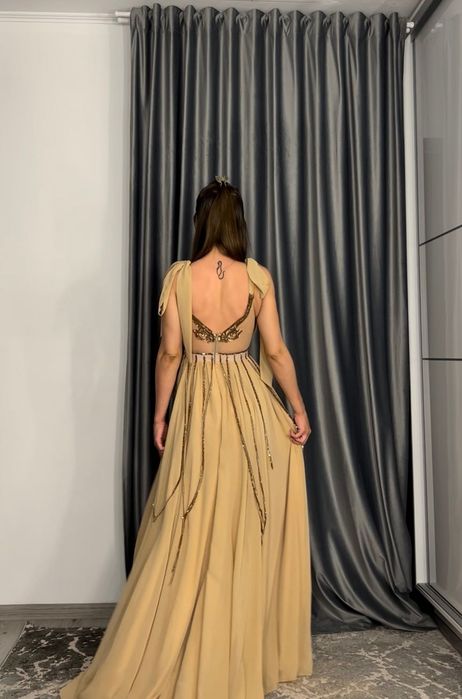 Rochie aurie lunga