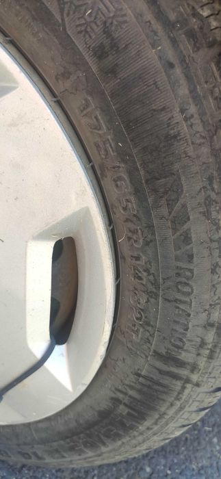 Vand 4 anvelope iarna FORD dot 2020+jante tabla +capace originale Ford