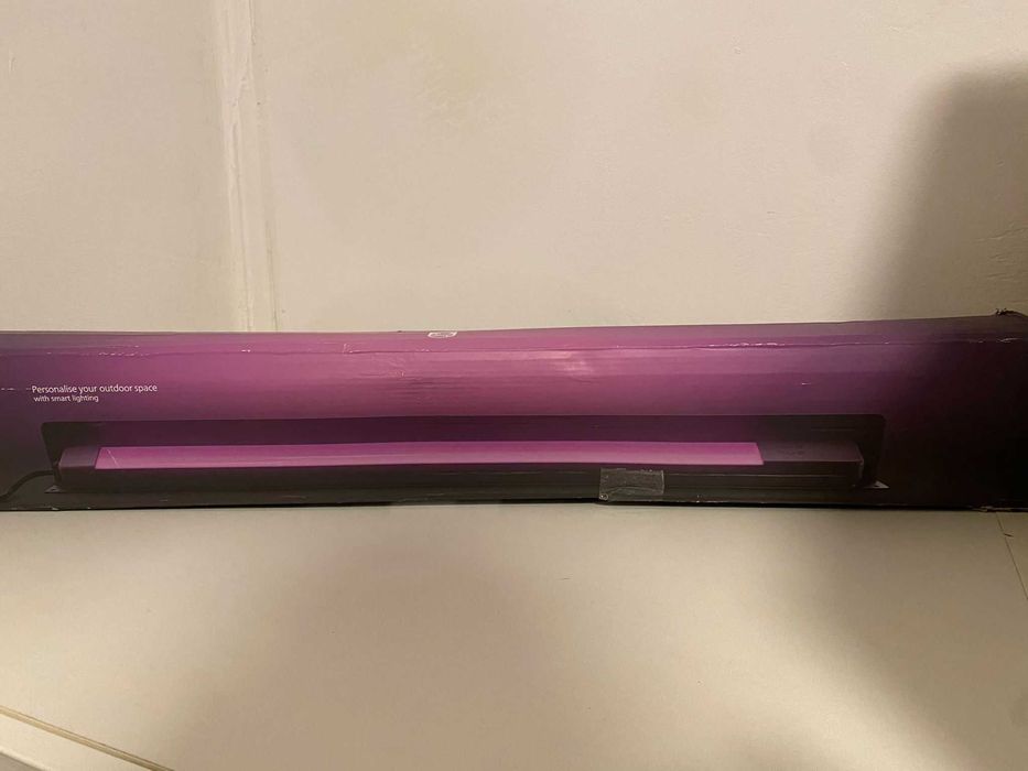 Spot LED RGB linear pentru exterior Philips Amarant Hue