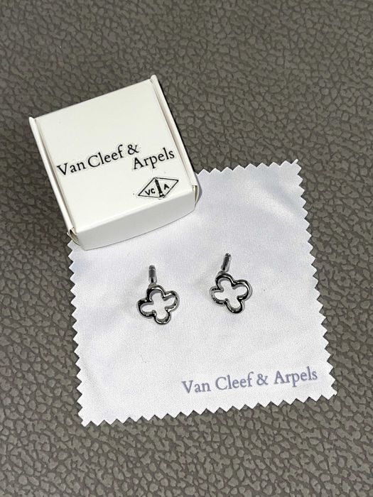 сребристи обеци неръждаем материал с кутийка жан клиф  Van Cleef бижу