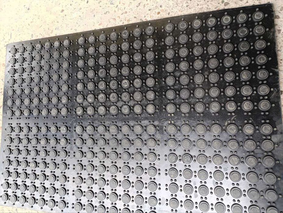 Резиновый коврик (противоскользящий)