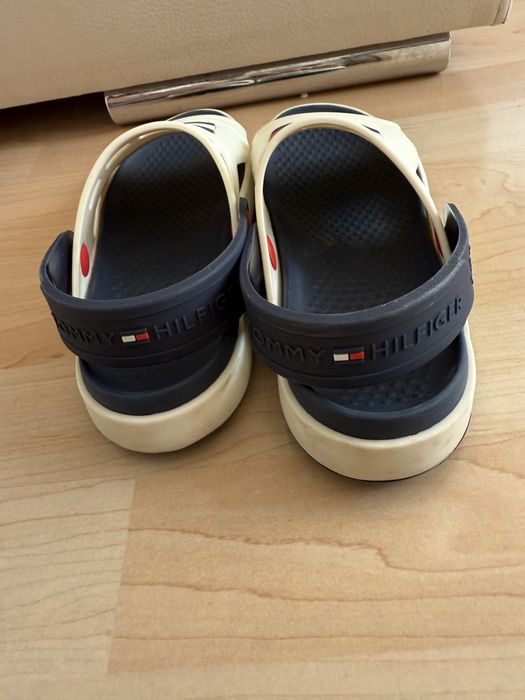 Tommy Hilfiger чехли
