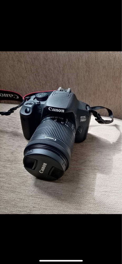 Фотоапарат Canon EOS 700D