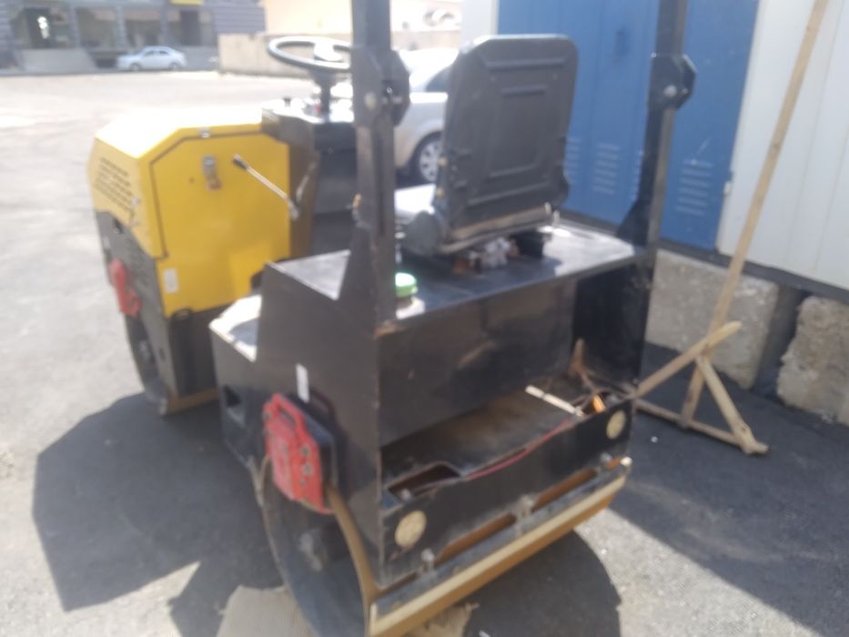 1,5т вибро каток сотилади