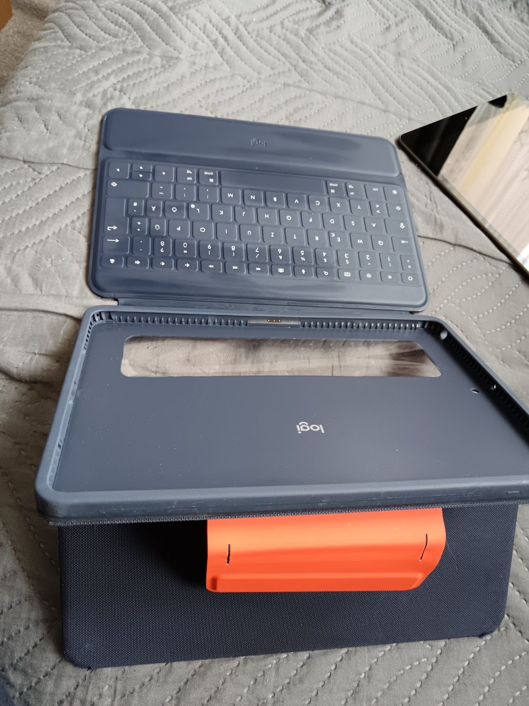 Клавиатура/Калъф/ Протектор Logitech Rugged Combo 3 Touch