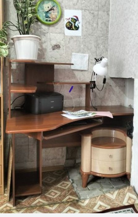 Продам компьютерный стол. доставка . Продам компьютерный стол в хороше