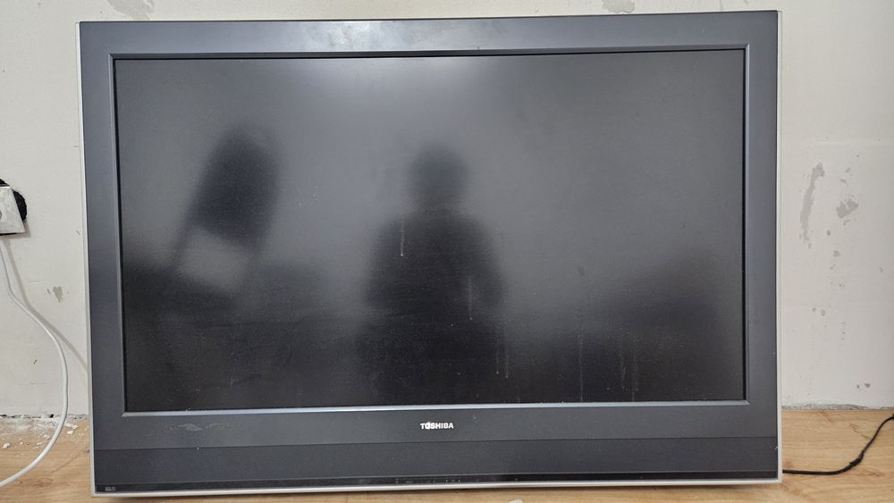 Телевизор Toshiba очень большой
