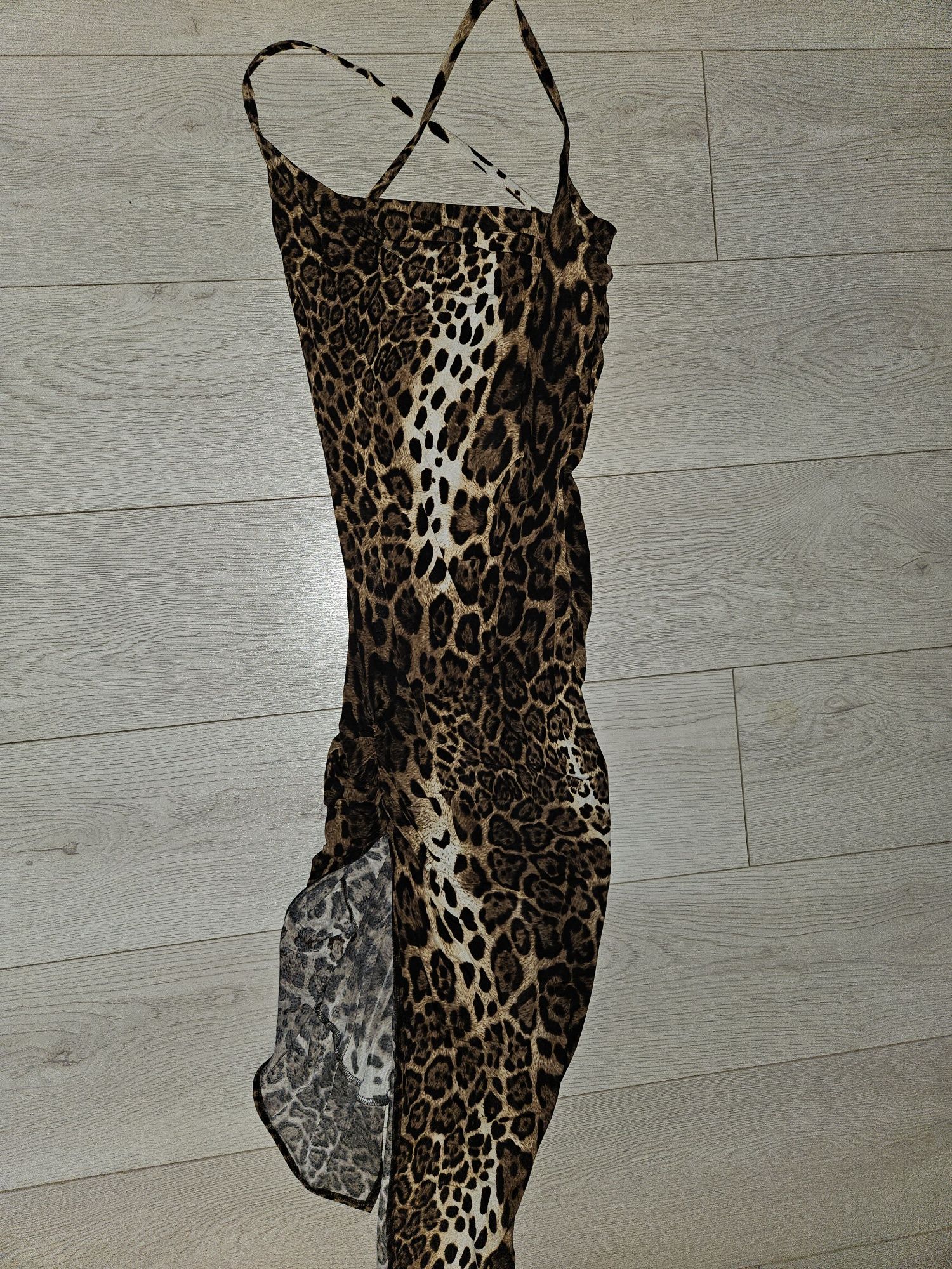 Rochie animal print cu spatele gol