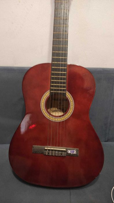 Гитара в отличном состояние