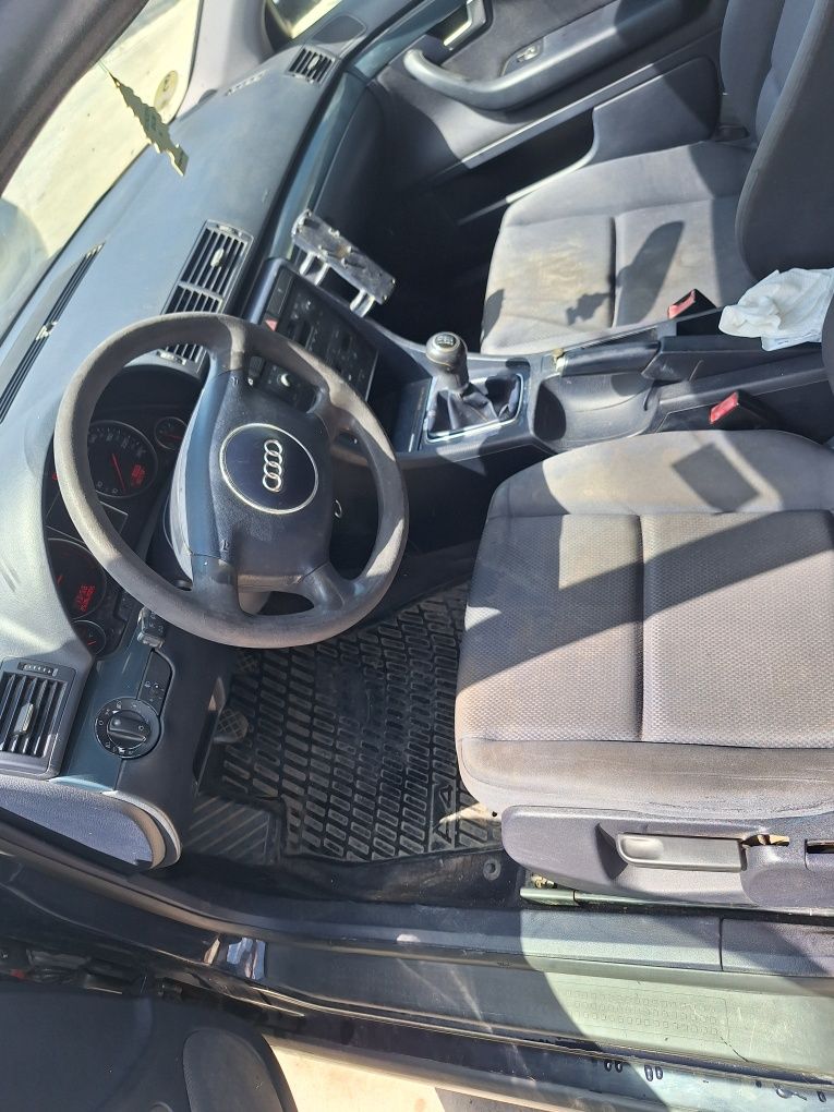Dezmembrez audi a4 b6 19.