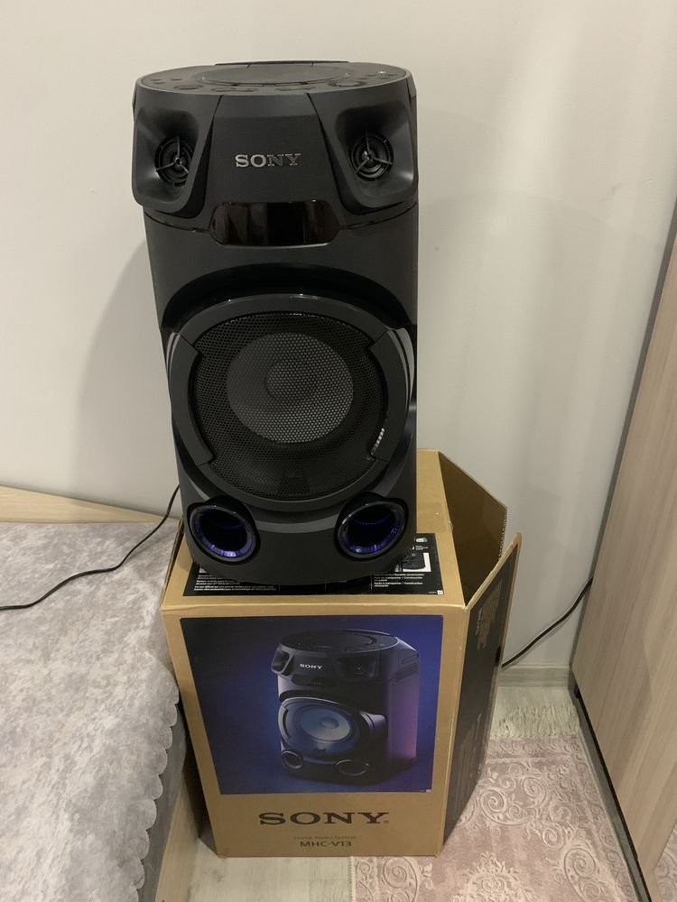 Продавам SONY MHC-V13