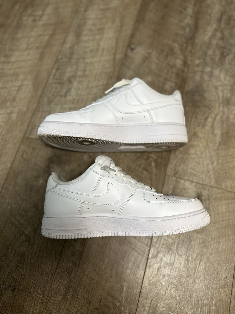 nike air force 1’ 07 marimea 42