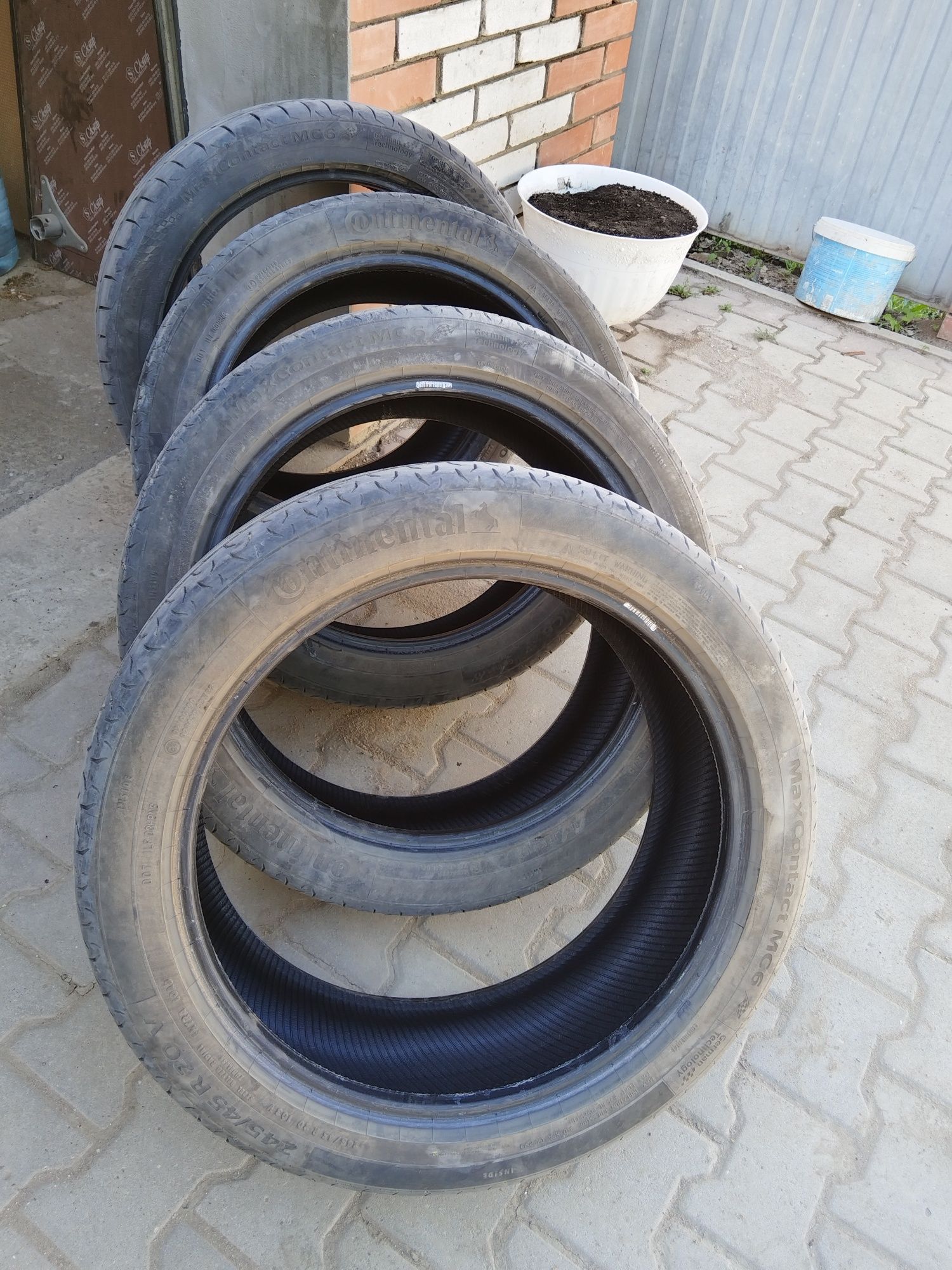 Продам шины летние континенталь 245/45 R20