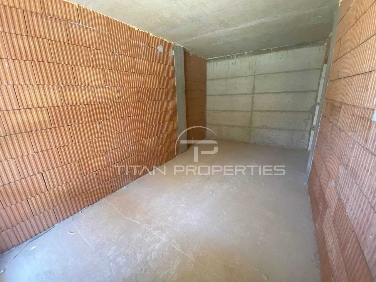 Продава се Тристаен апартамент в Пловдив, Остромила - 97 кв.м за 1135 €/кв.м - Снимка #4