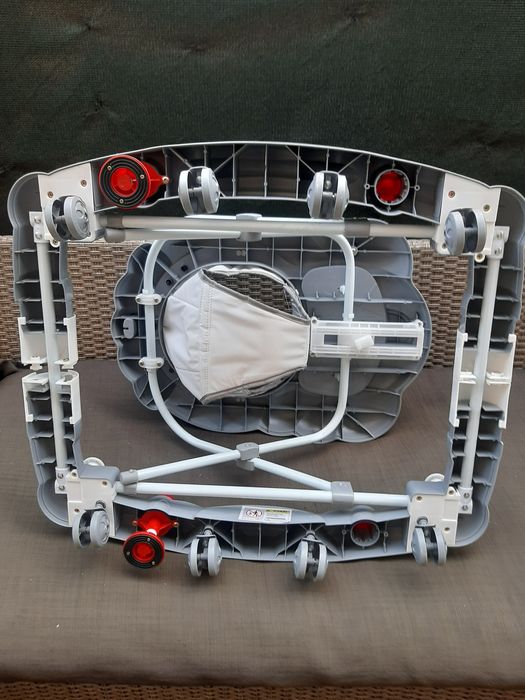 Продавам бебешка проходилка супер запазена