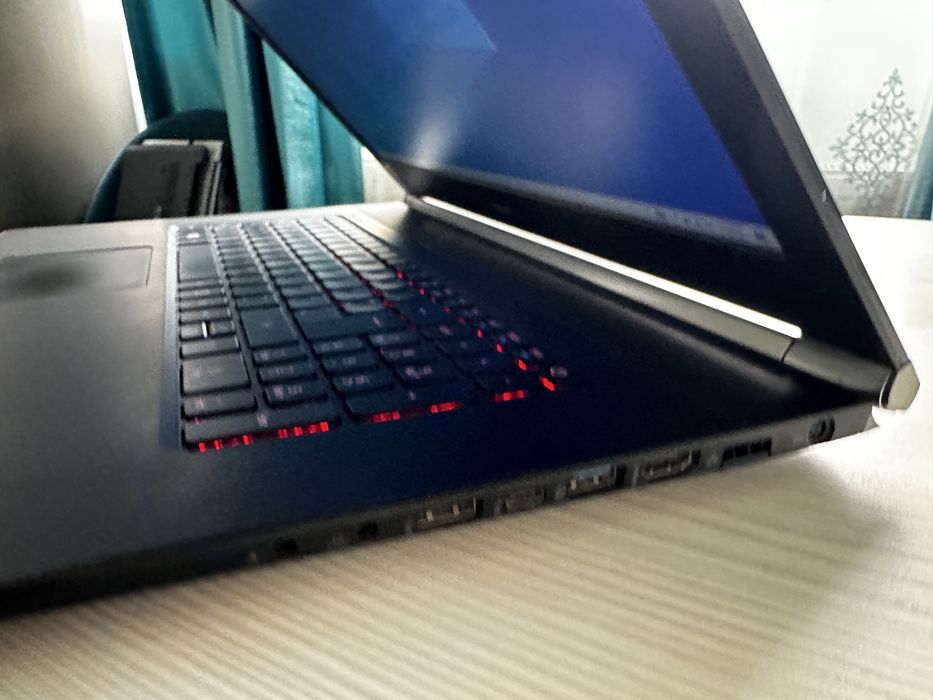 Acer Nitro 17 - Intel i5 6300HQ - Nvidia 945 2Gb dedicat - SSD240+HDD