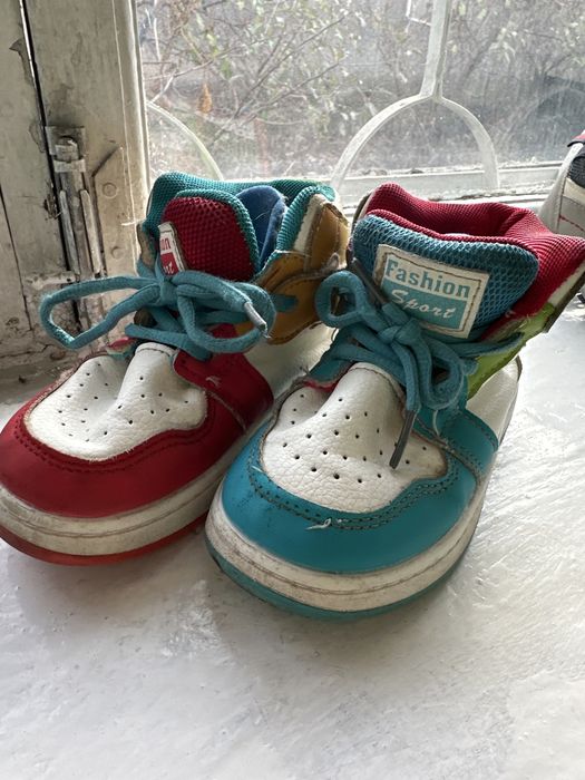 Кроссовки разноцветные детские