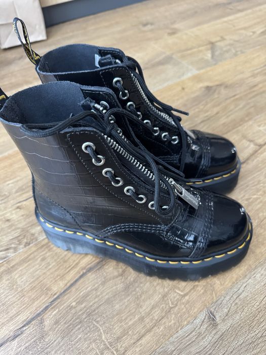 Дамски боти Dr Martens.