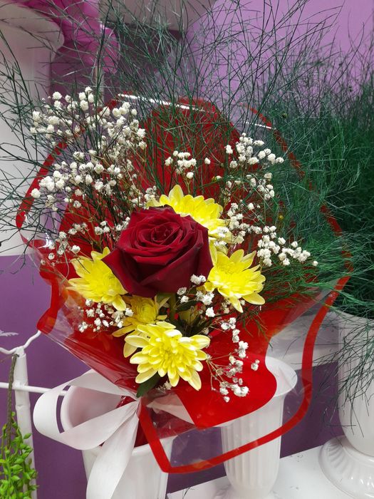 Букети и цветя в саксия за вашия дом и празник