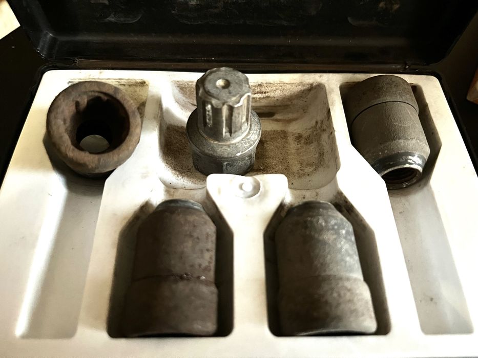 Секретни болтове за Тойота / Мазда