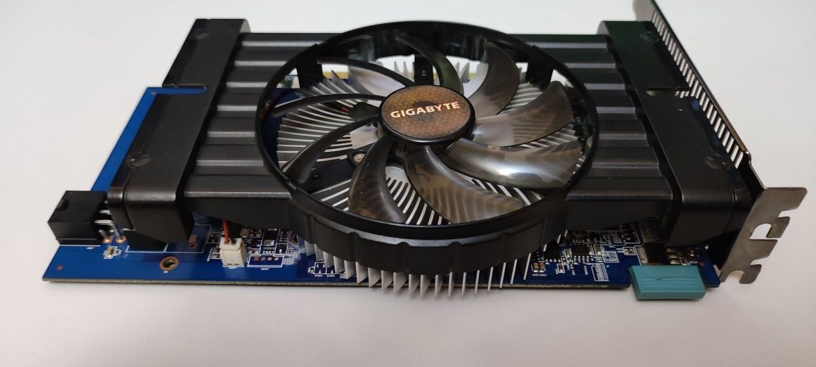 Видео карта Gigabyte HD 7770