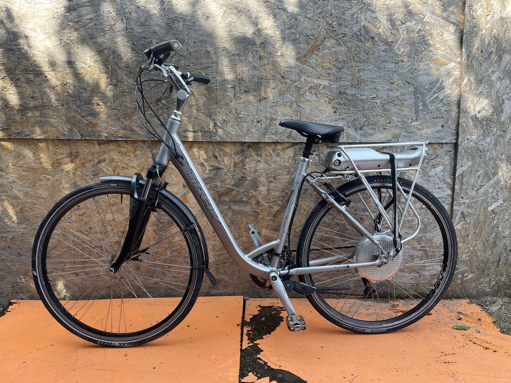 Bicicleta trek  cadru dama roti 28” electrica ca in poze